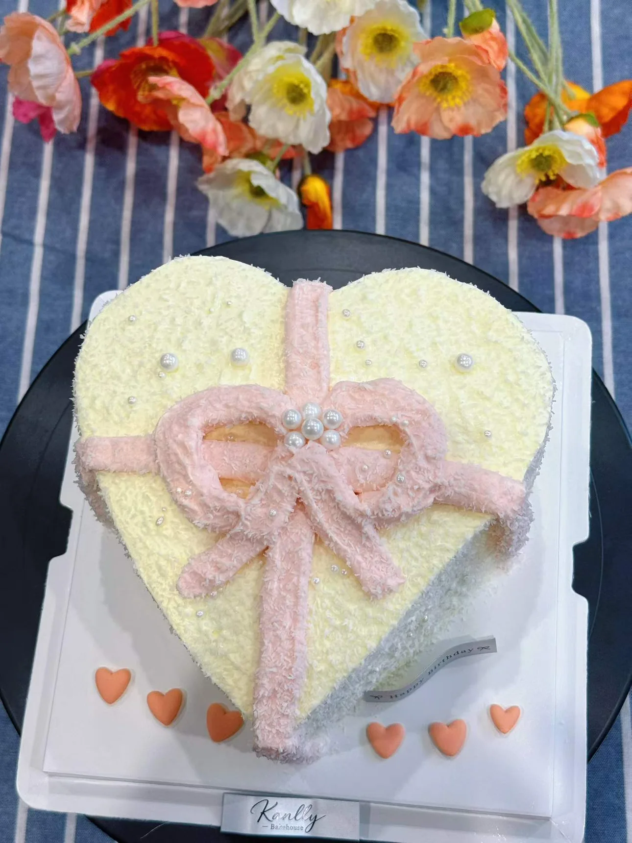 Gift-inspired celebration cake
